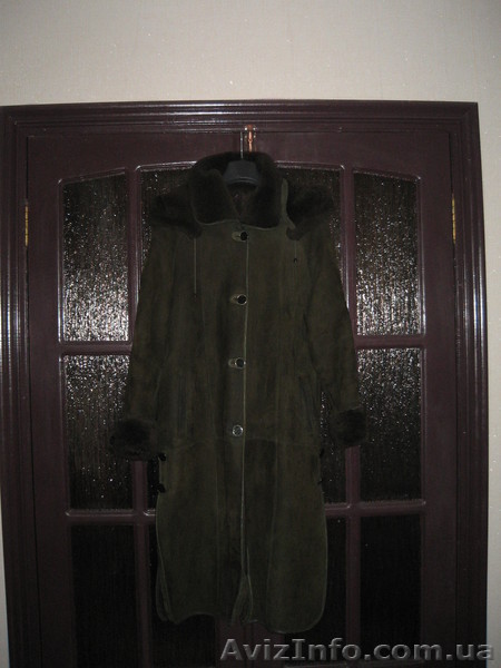 Продается женская длинная дублёнка. Цвет хаки. Состояние отличное. Размер 48. - <ro>Изображение</ro><ru>Изображение</ru> #1, <ru>Объявление</ru> #226066
