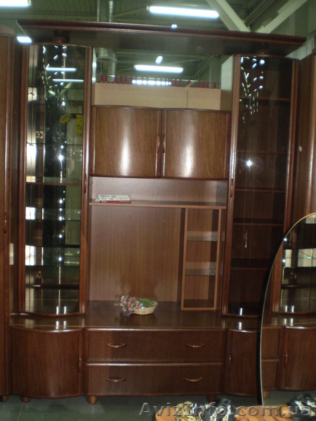 Стенка в зал ,фабричная привлекательный дизайн,дутые стекла Б/У 2 года - <ro>Изображение</ro><ru>Изображение</ru> #1, <ru>Объявление</ru> #836495