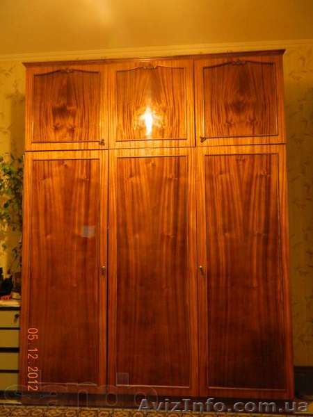 Продам 3-х створчатый шкаф с антресолью - <ro>Изображение</ro><ru>Изображение</ru> #1, <ru>Объявление</ru> #857622