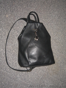 Продается  рюкзак-сумка. Производство: Италия. Цвет: черный. Материал: кожа нату - <ro>Изображение</ro><ru>Изображение</ru> #1, <ru>Объявление</ru> #230888
