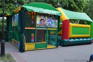 В продаже шарики для сухих бассейнов, а также любые комплектующие игровых лабирин