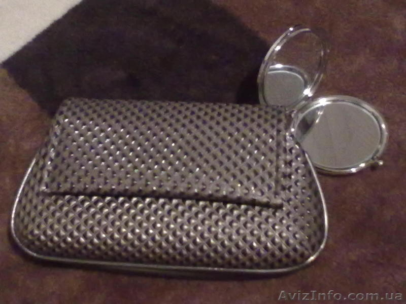 Продается  косметичка из рельефного кожзама (очень красивый дизайн и удобная в и - <ro>Изображение</ro><ru>Изображение</ru> #1, <ru>Объявление</ru> #443598