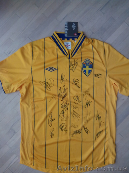 Футболка с автографами футболистов сборной Швеции - <ro>Изображение</ro><ru>Изображение</ru> #1, <ru>Объявление</ru> #1561030
